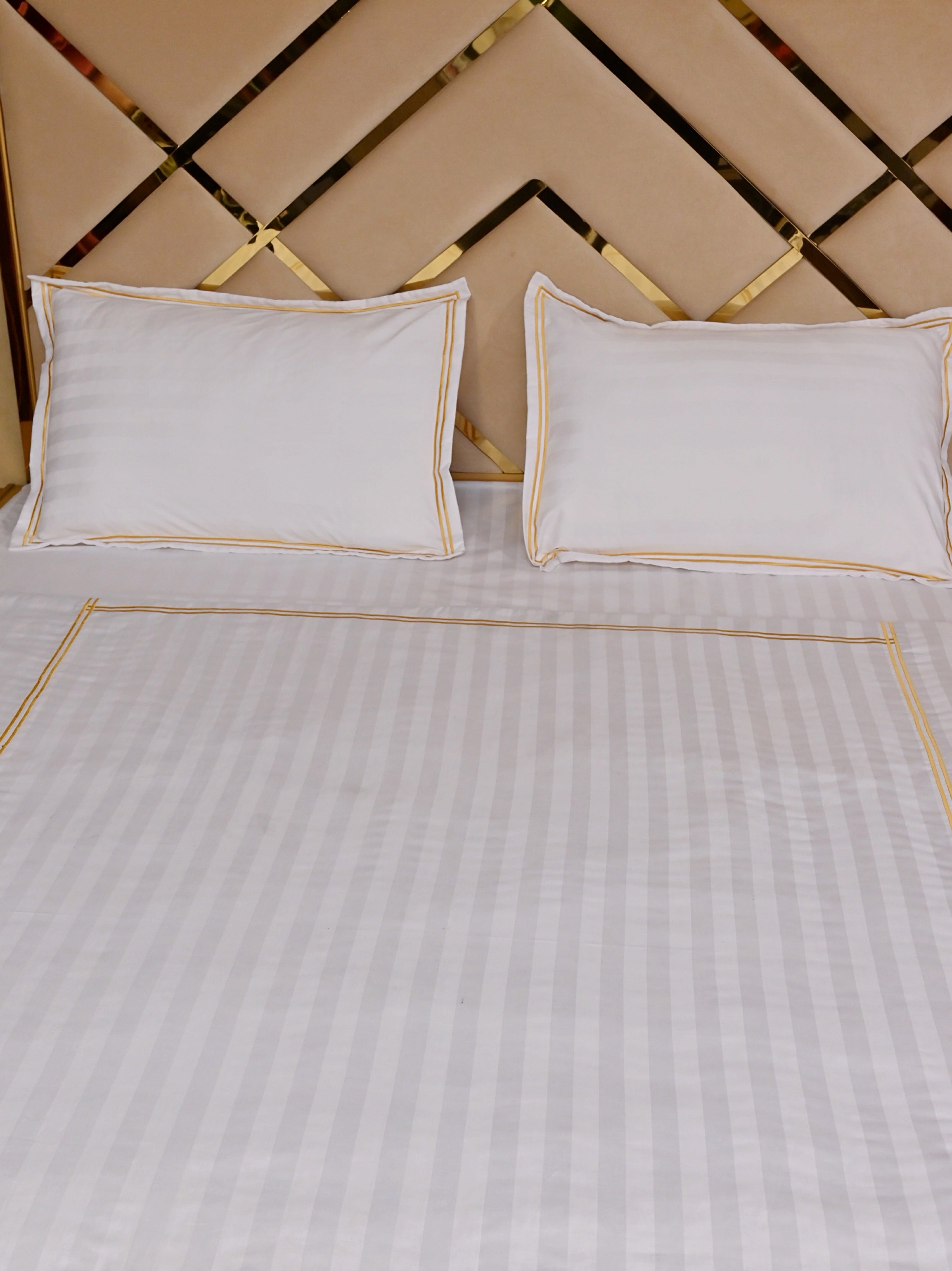 Bratta Stitch Bed Set – Premium Comfort & Elegant Design