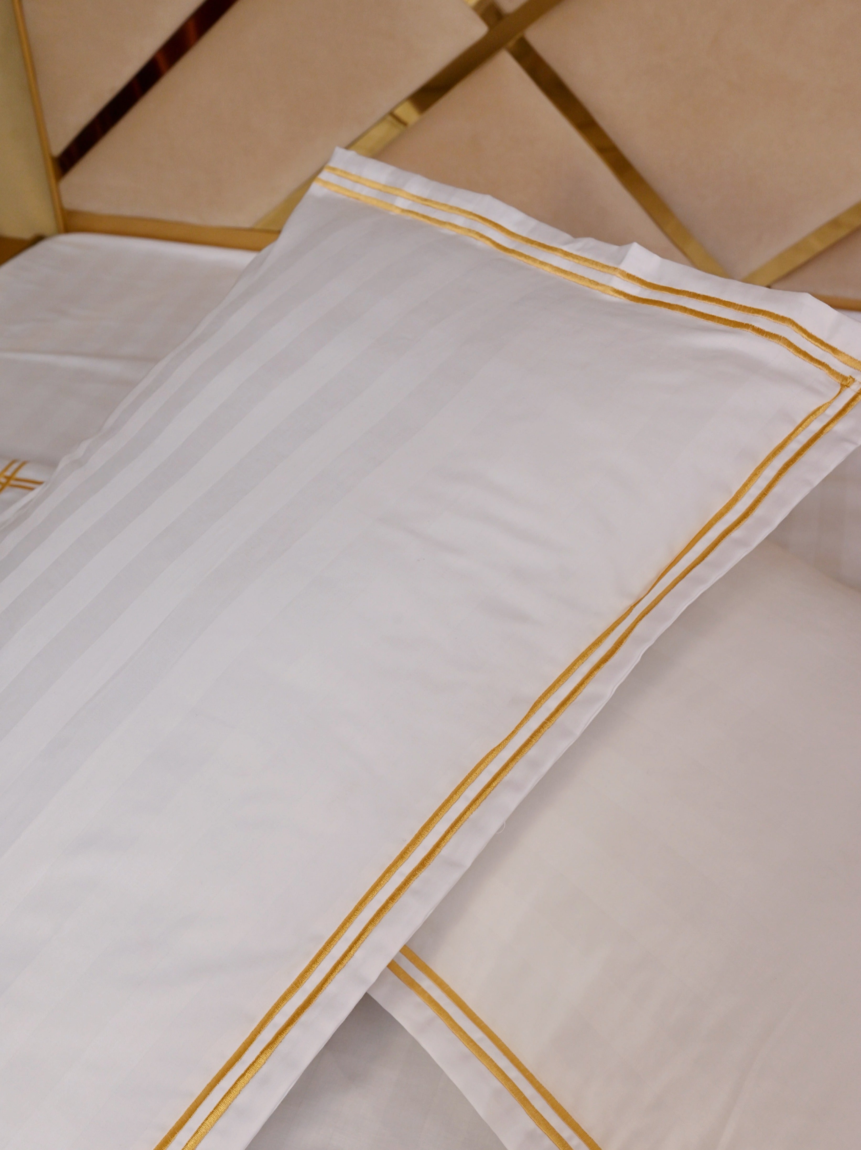 Bratta Stitch Bed Set – Premium Comfort & Elegant Design